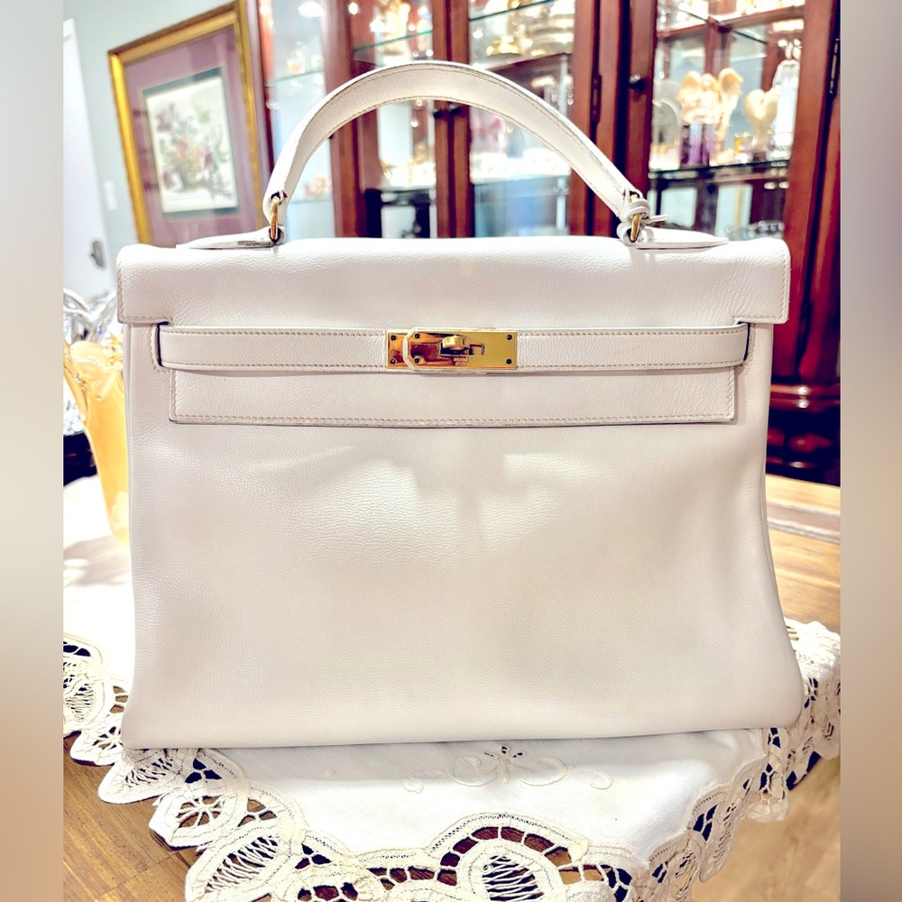 HERMES KELLY 28 Bag in White Leather. Made in France.